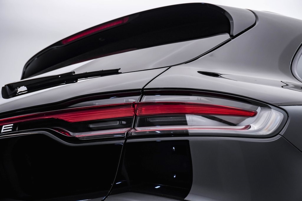 2025 Porsche Macan  13