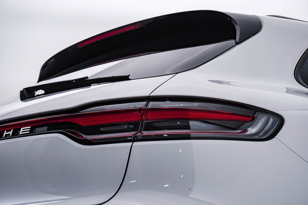 2025 Porsche Macan  13