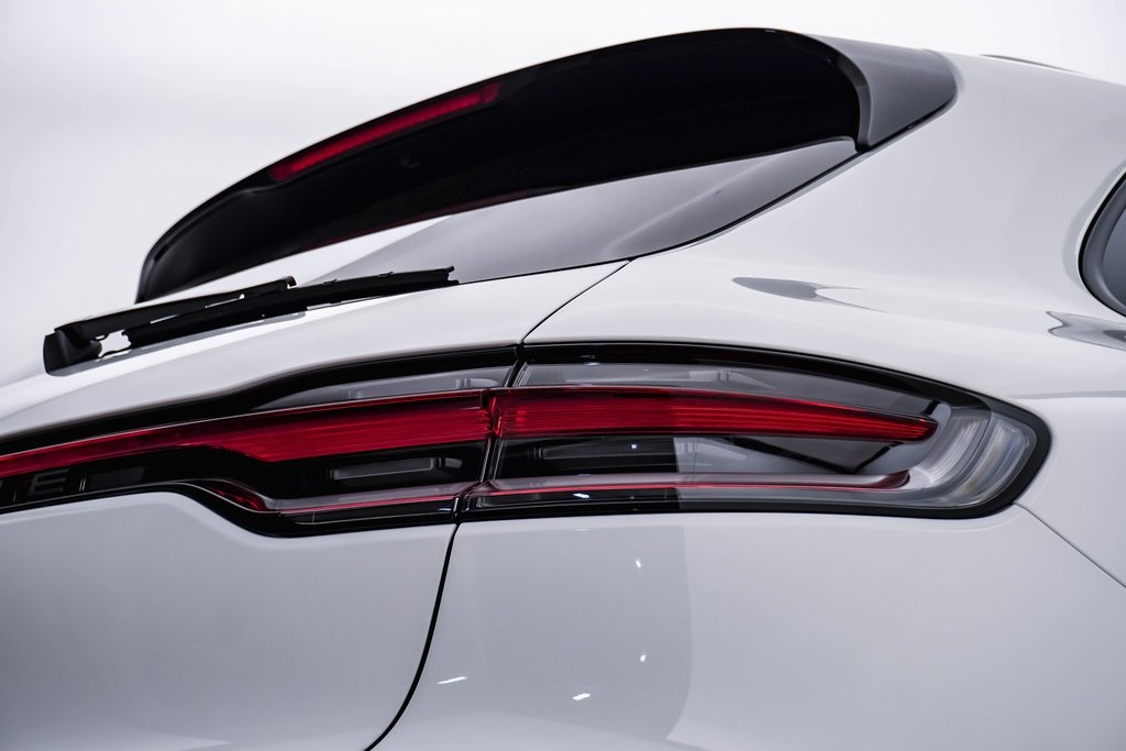 2025 Porsche Macan  13