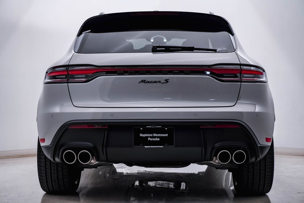 2025 Porsche Macan S 8