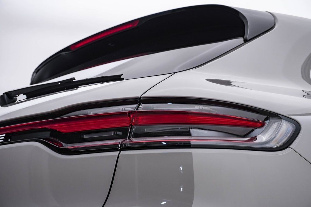 2025 Porsche Macan  12