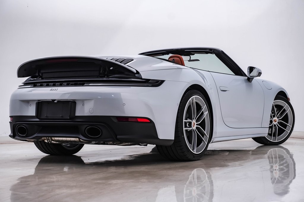 2025 Porsche 911 Carrera 11