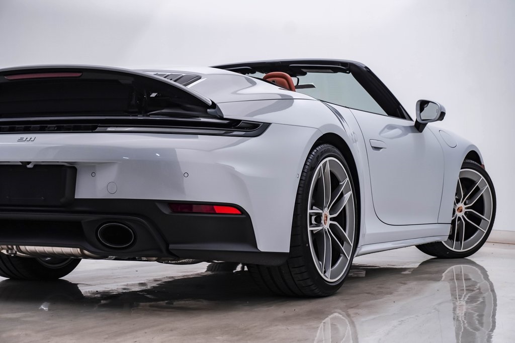 2025 Porsche 911 Carrera 12