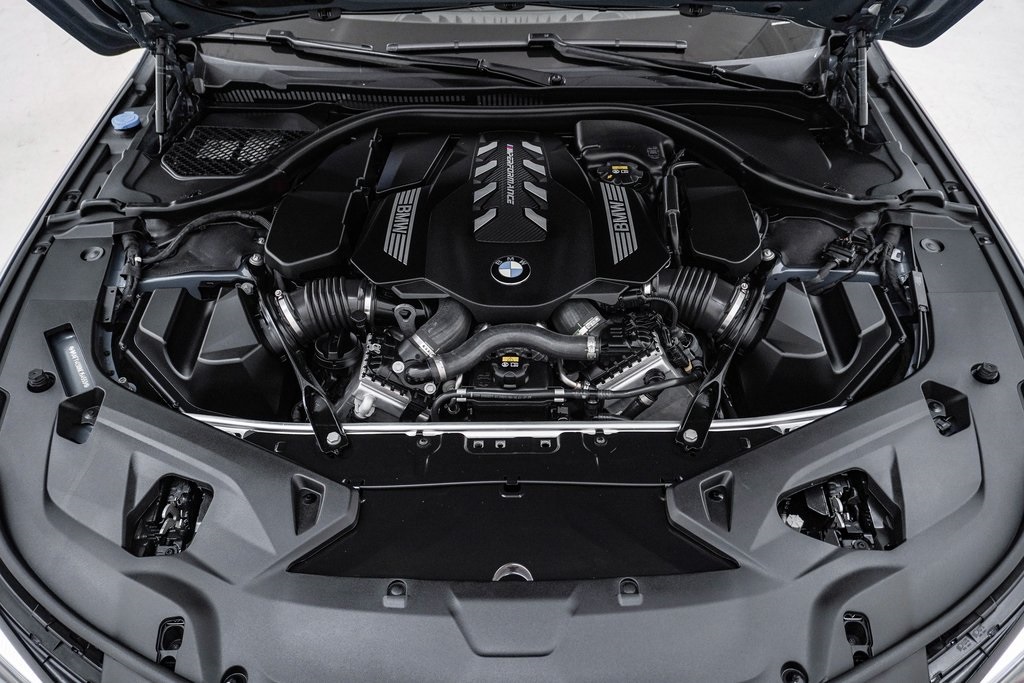 2022 BMW 8 Series M850i xDrive 32