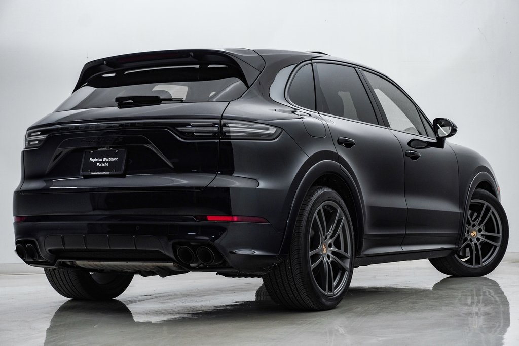 2022 Porsche Cayenne GTS 9