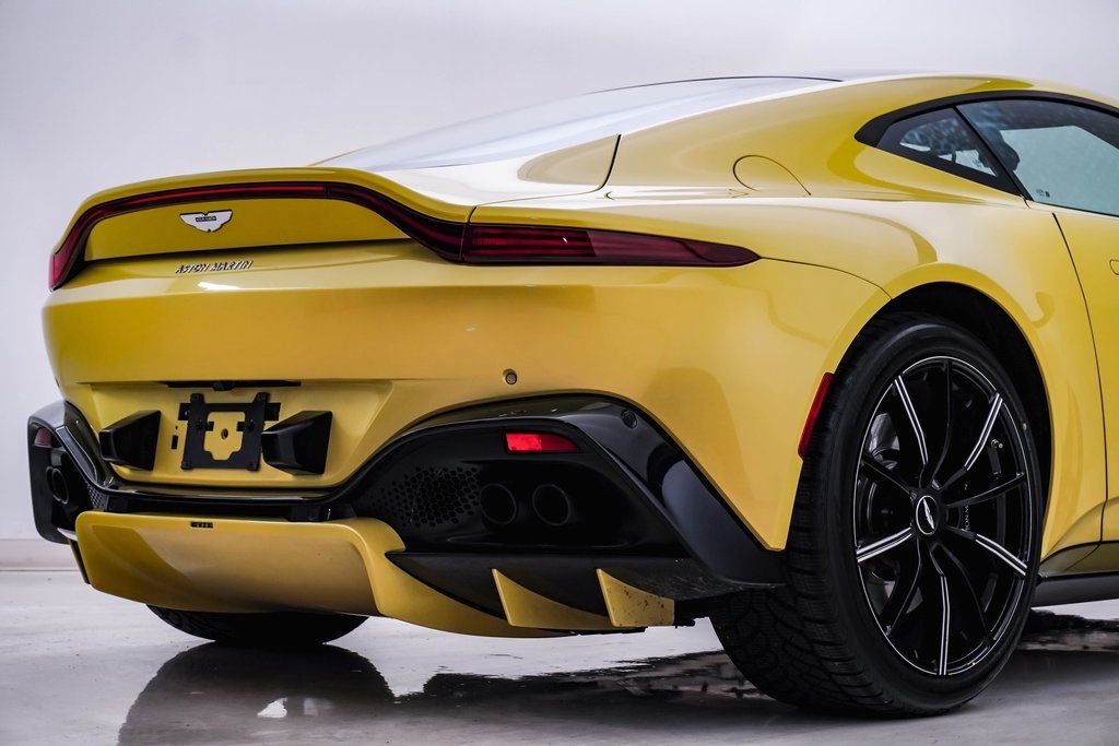 2020 Aston Martin Vantage Base 12