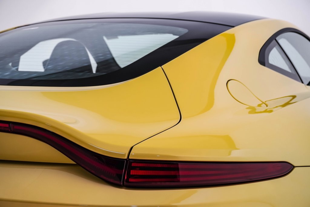 2020 Aston Martin Vantage Base 13