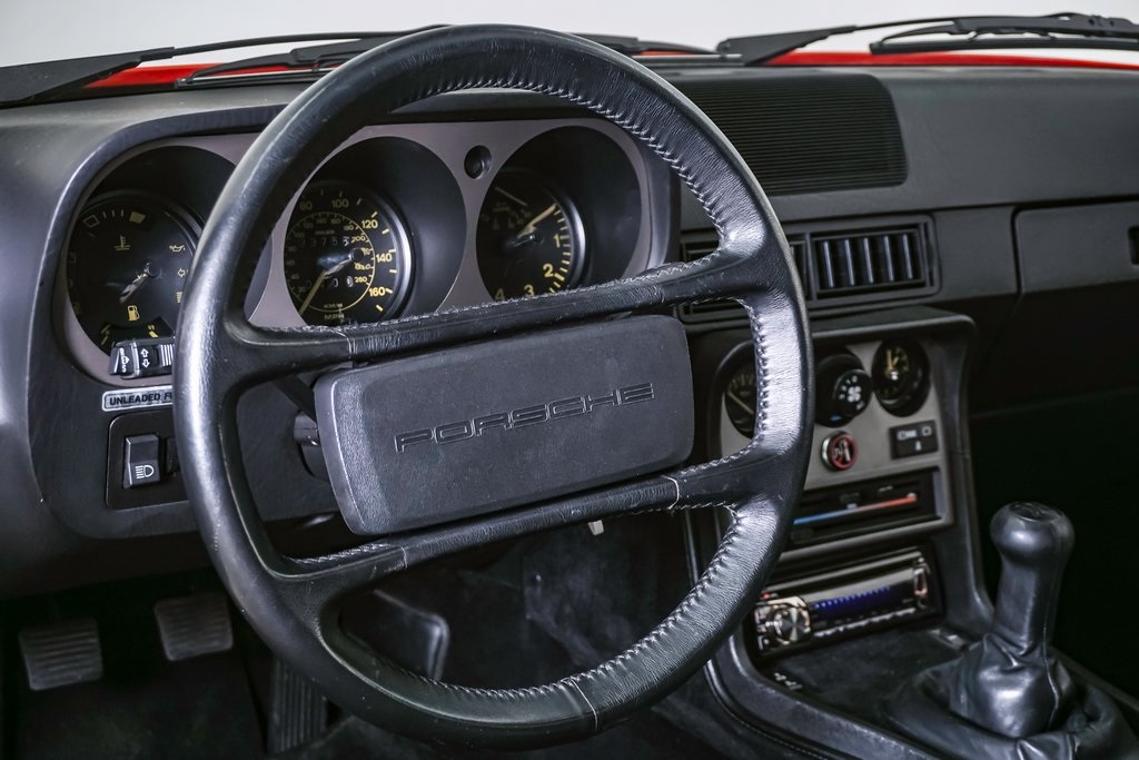 1984 Porsche 944  23