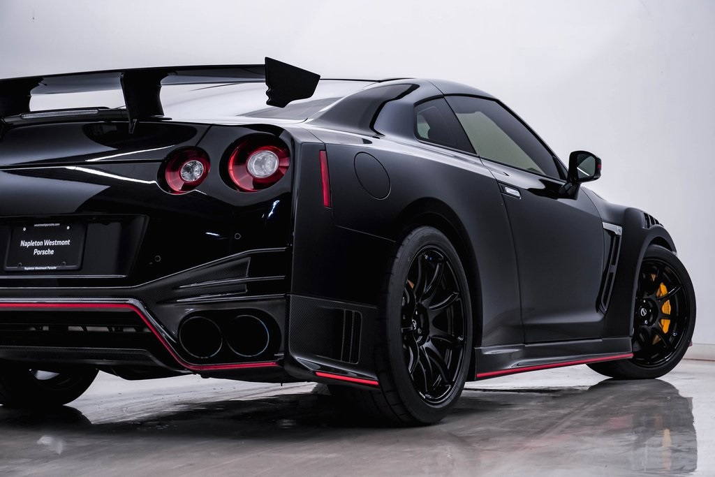 2021 Nissan GT-R NISMO 14