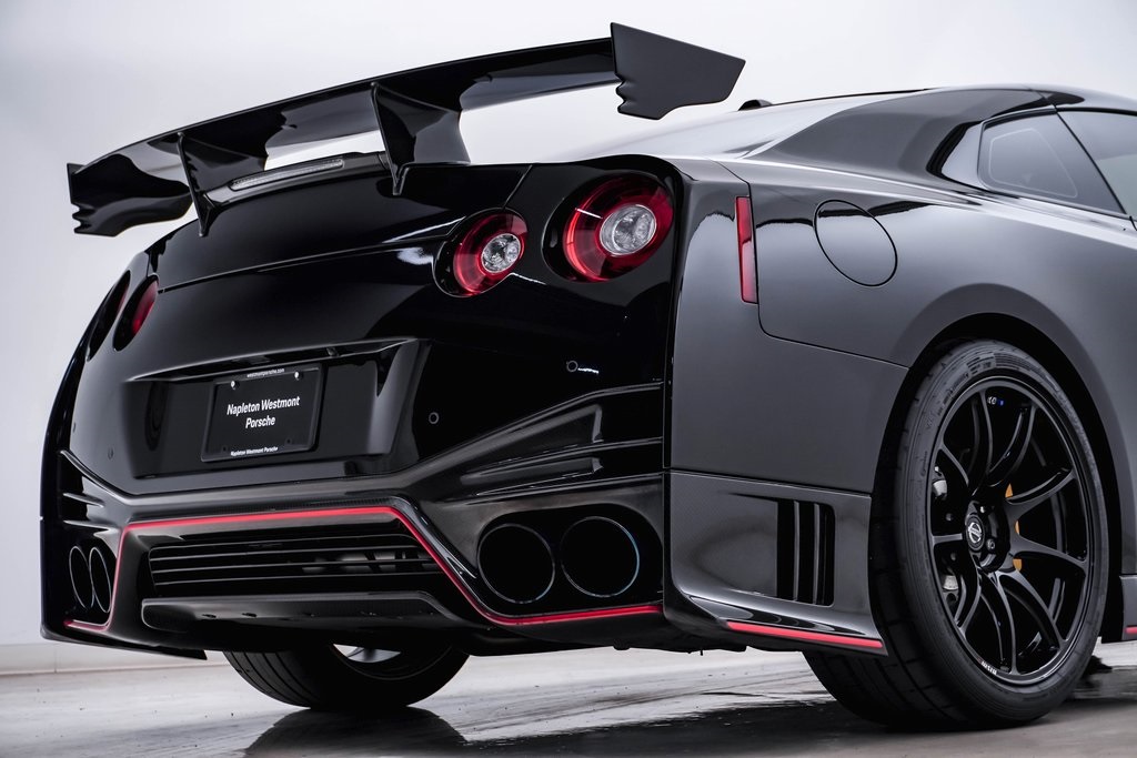 2021 Nissan GT-R NISMO 16