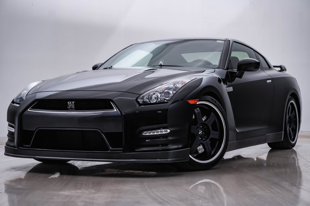 2014 Nissan GT-R Black Edition 1