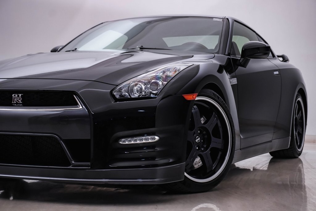 2014 Nissan GT-R Black Edition 2