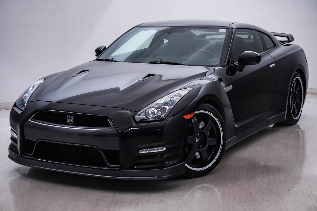 2014 Nissan GT-R Black Edition 3