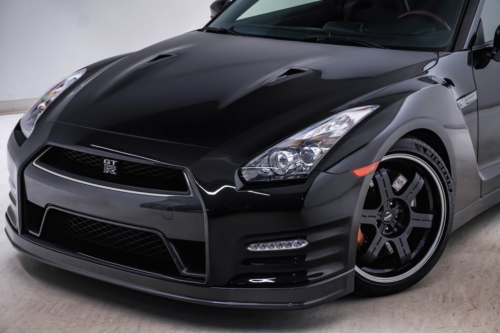 2014 Nissan GT-R Black Edition 4