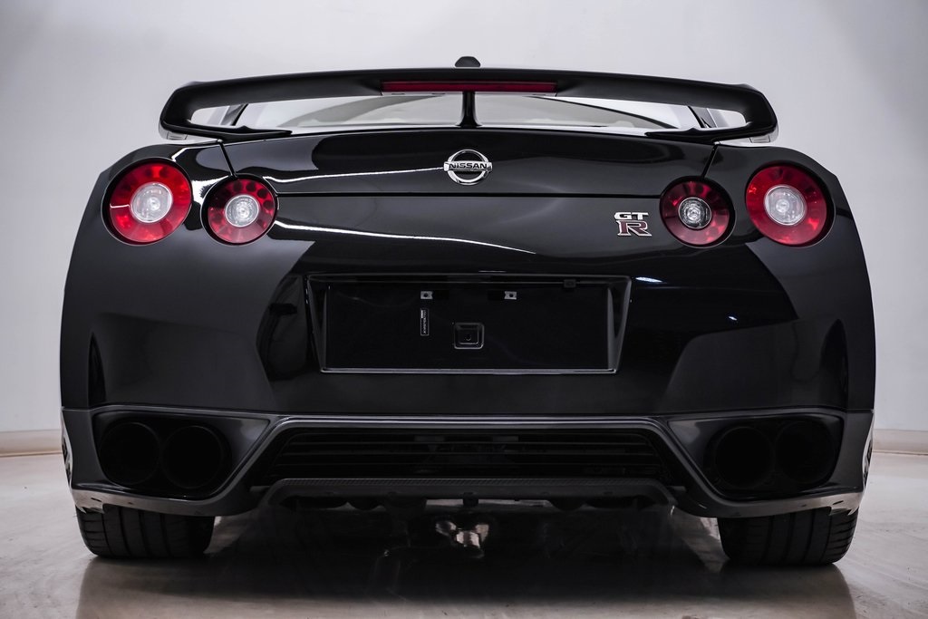 2014 Nissan GT-R Black Edition 8