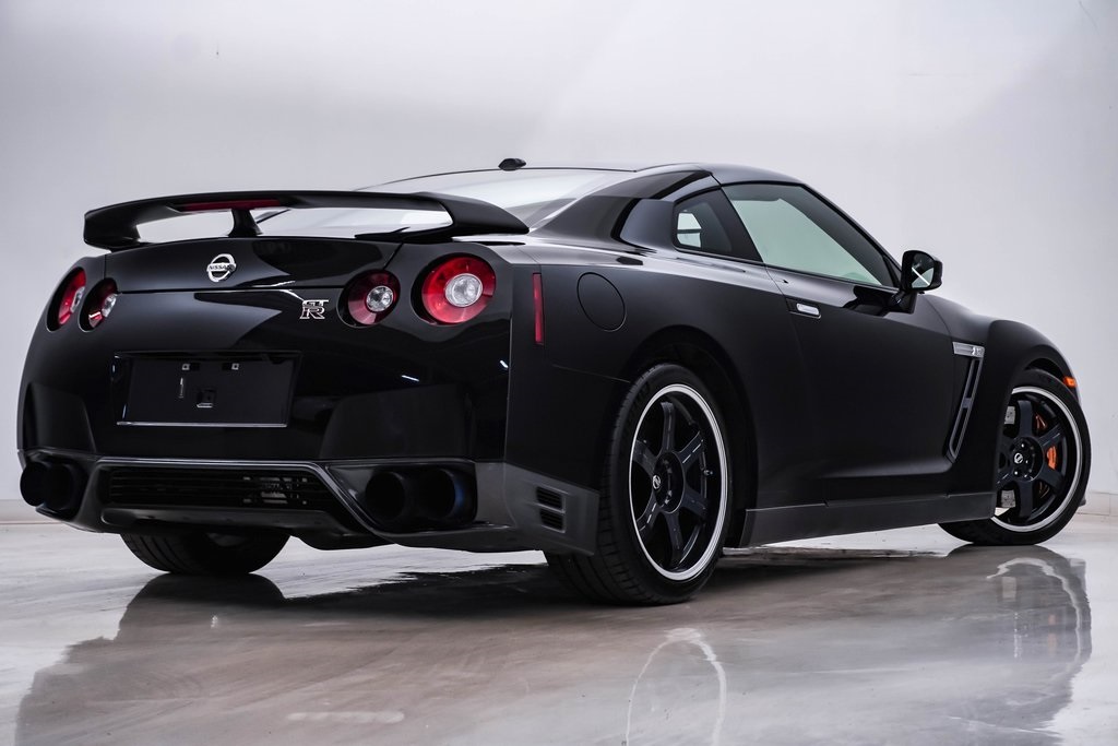 2014 Nissan GT-R Black Edition 9