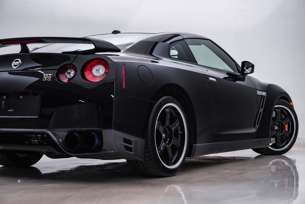 2014 Nissan GT-R Black Edition 10