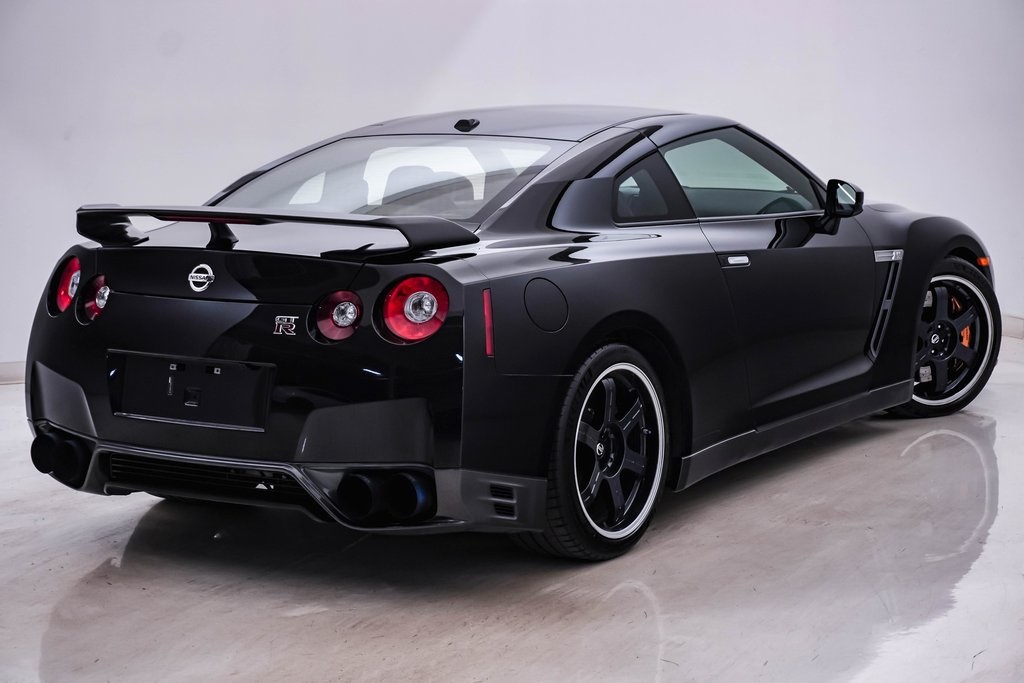 2014 Nissan GT-R Black Edition 11