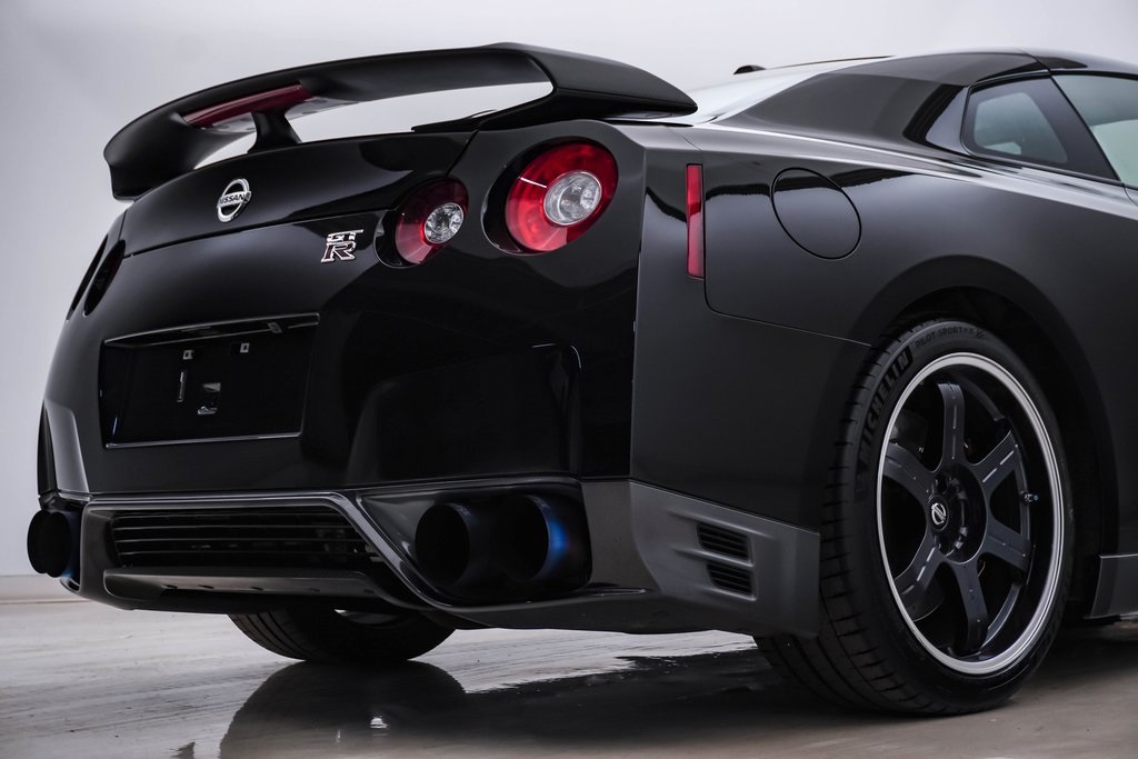 2014 Nissan GT-R Black Edition 12