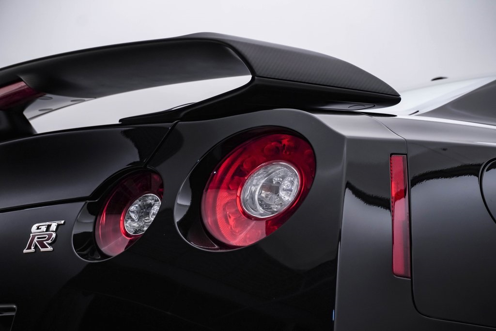 2014 Nissan GT-R Black Edition 13