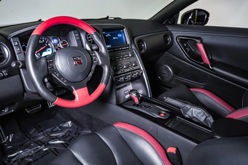 2014 Nissan GT-R Black Edition 23