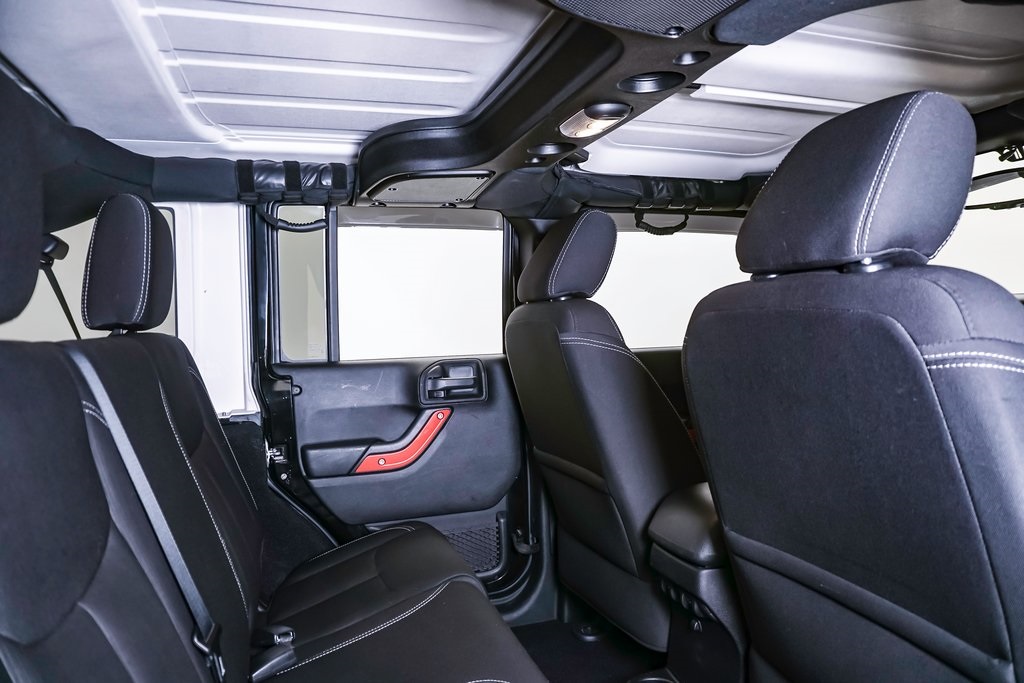 2015 Jeep Wrangler Unlimited Sahara 27