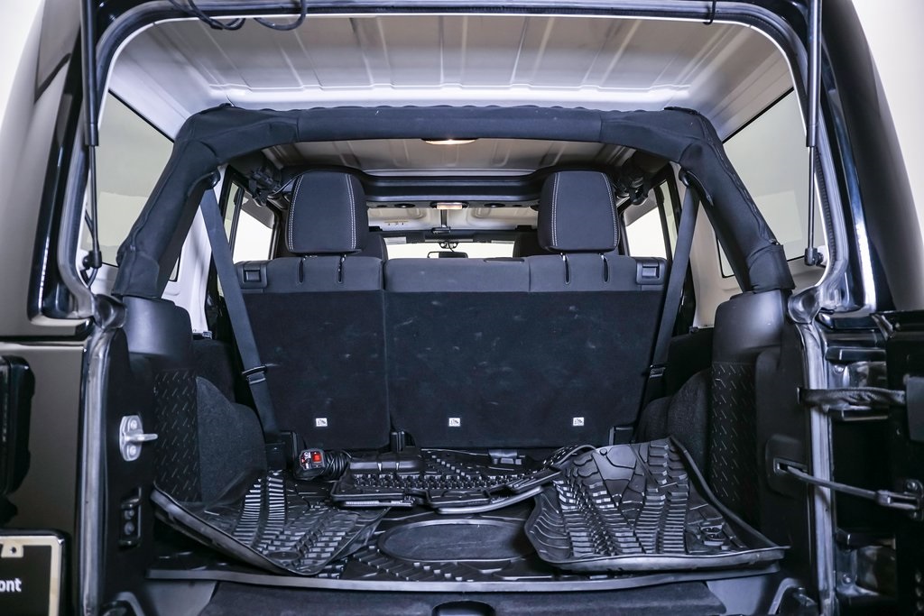 2015 Jeep Wrangler Unlimited Sahara 42