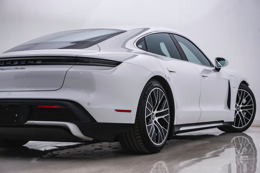 2023 Porsche Taycan Turbo 10