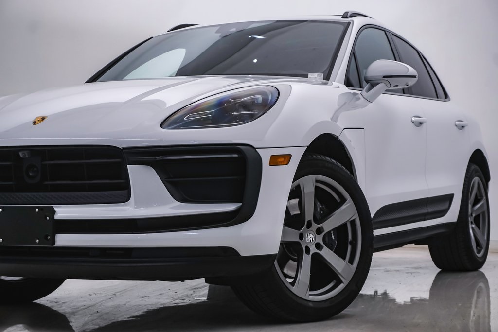 2024 Porsche Macan  2