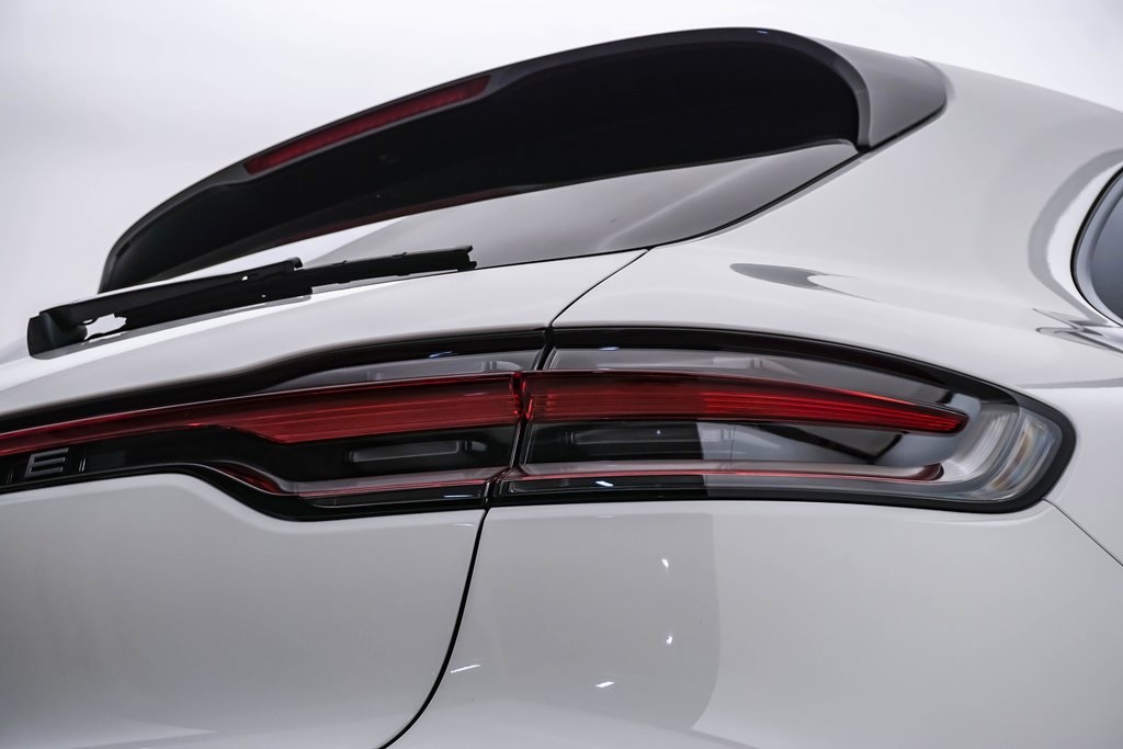 2024 Porsche Macan T 13