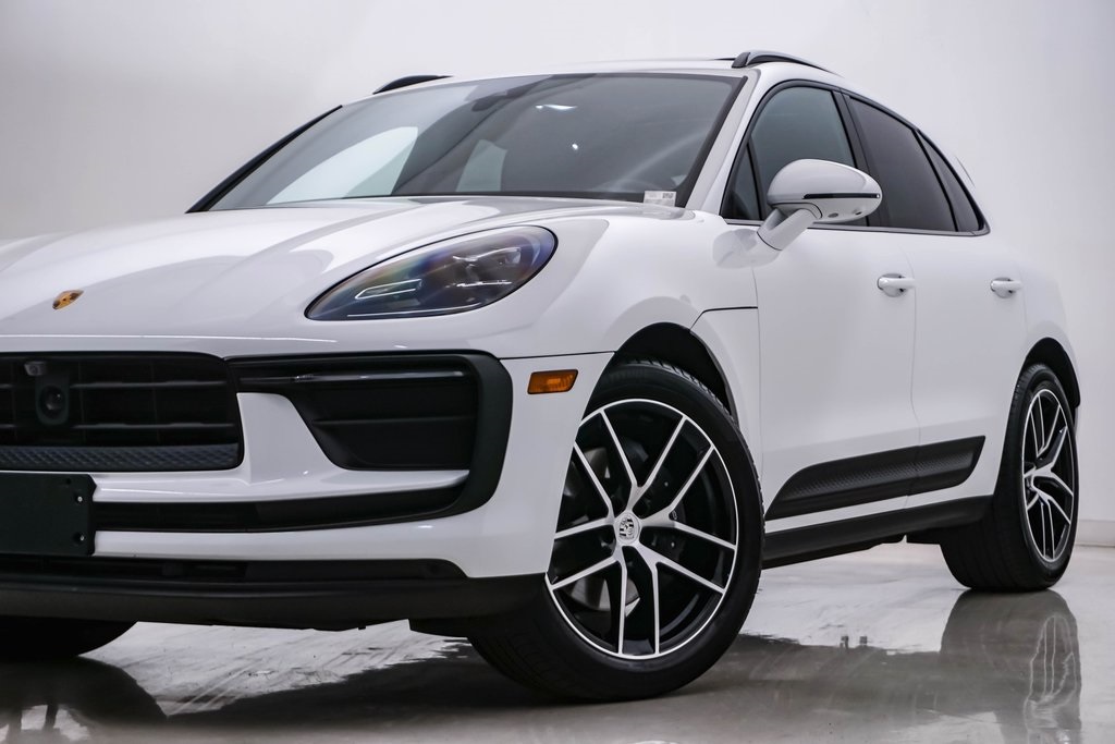 2024 Porsche Macan  2