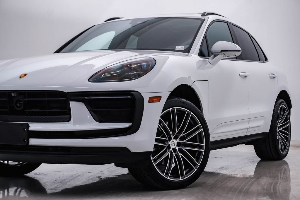 2024 Porsche Macan  2