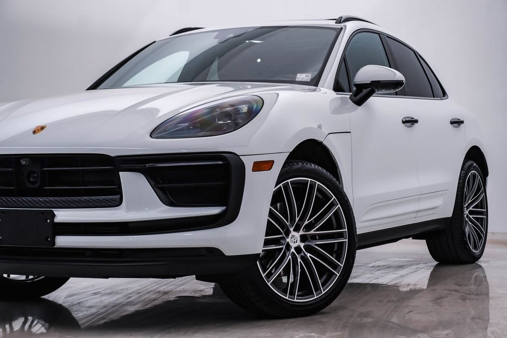 2024 Porsche Macan  2