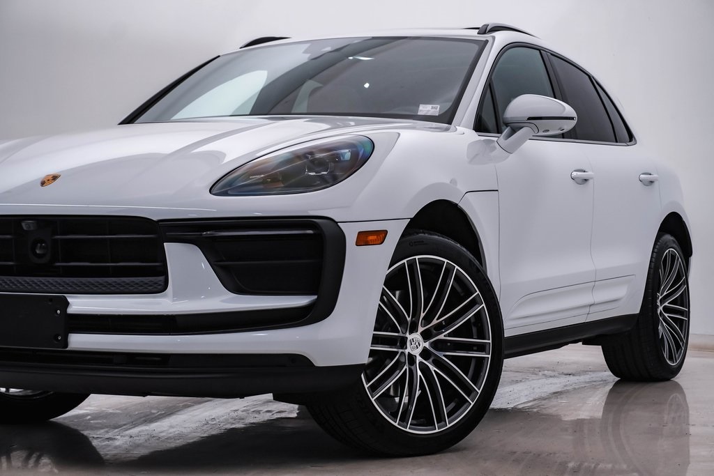 2024 Porsche Macan  2