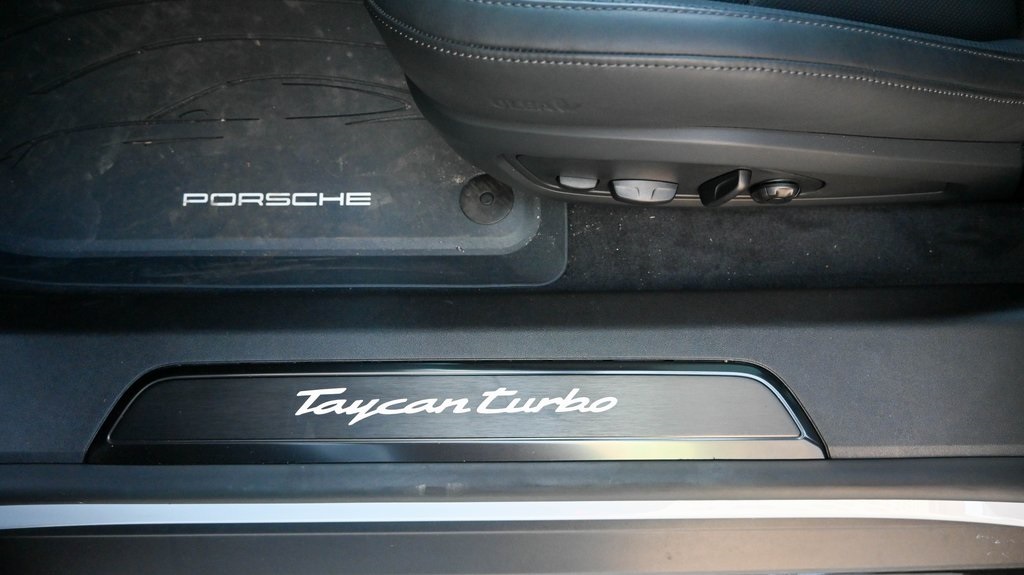 2023 Porsche Taycan Turbo 27