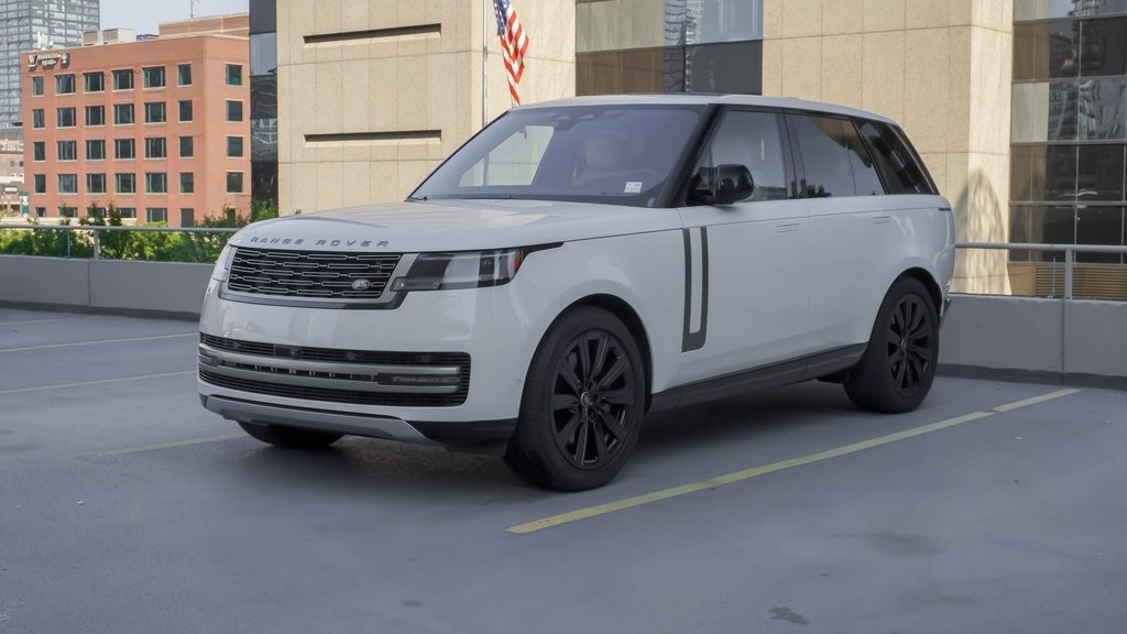 2023 Land Rover Range Rover SE 1