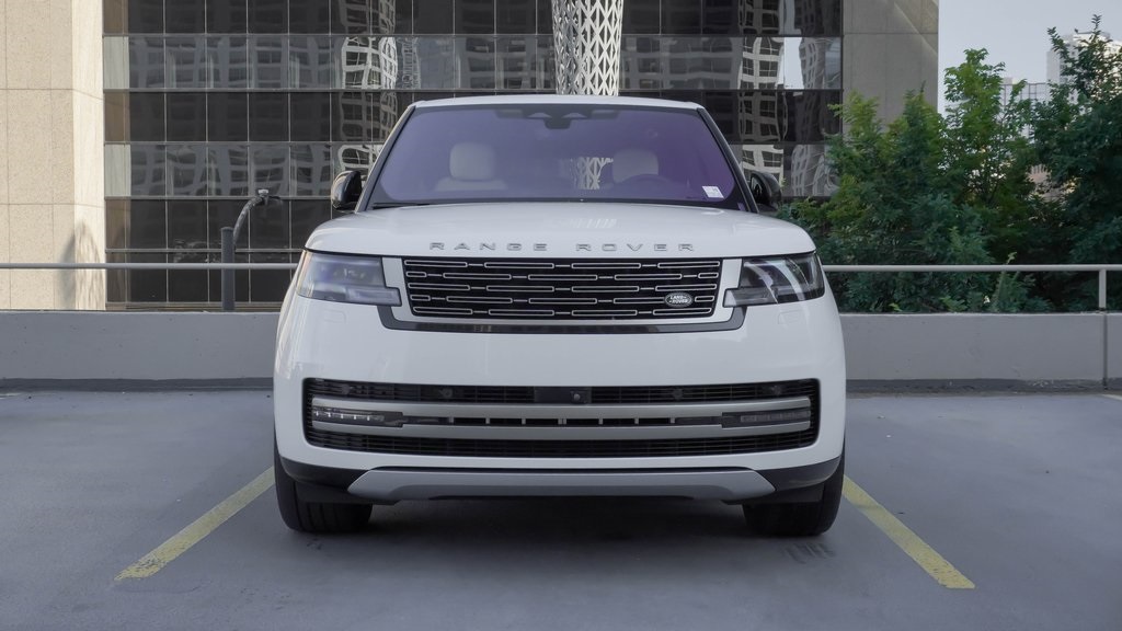 2023 Land Rover Range Rover SE 2