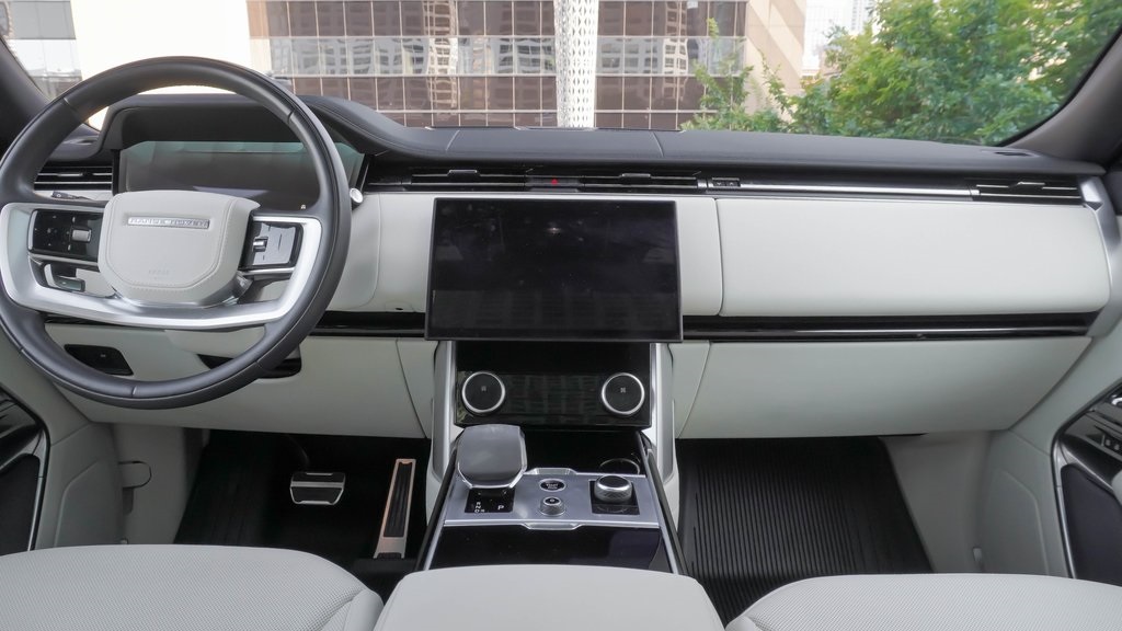 2023 Land Rover Range Rover SE 15