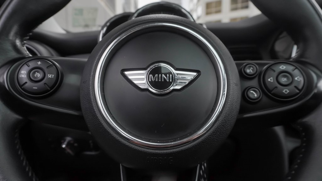 2016 MINI Cooper Base 19