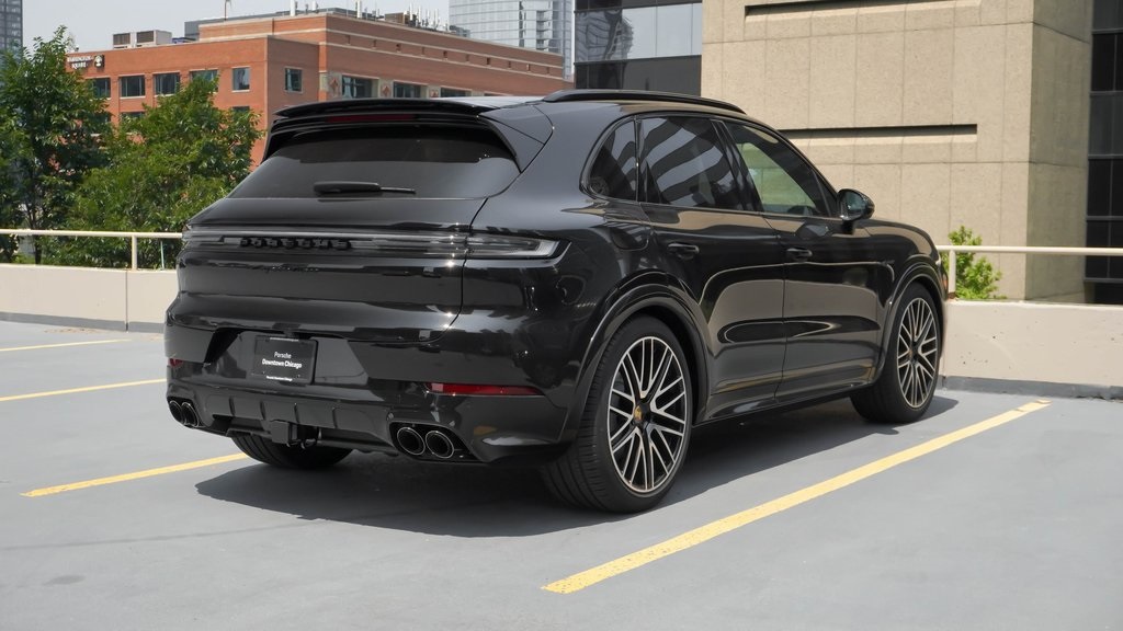 2024 Porsche Cayenne Turbo E-Hybrid  3