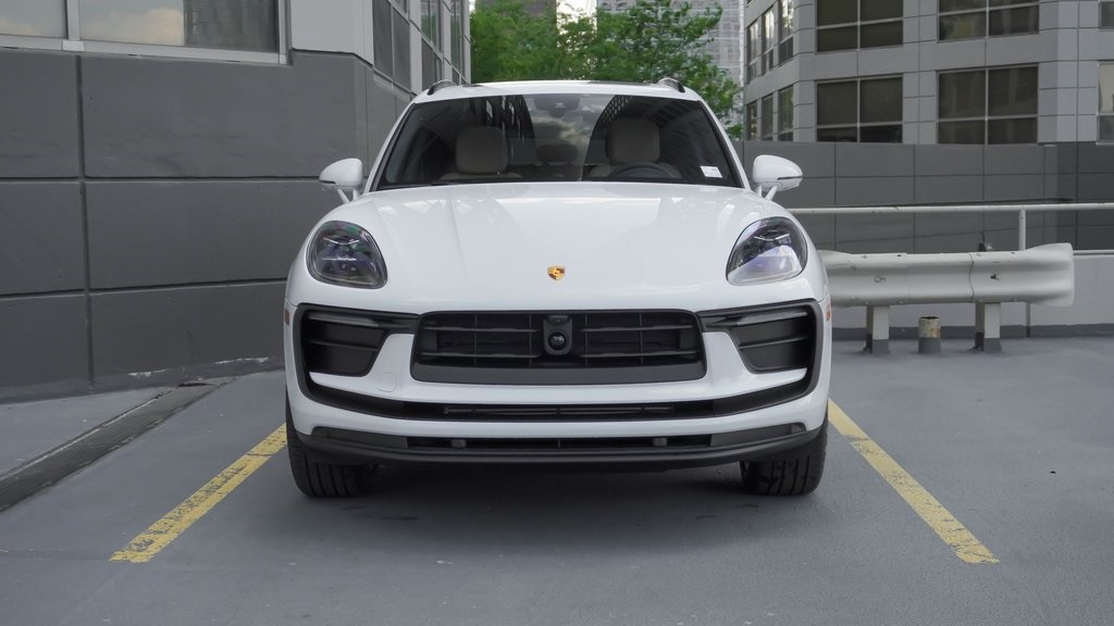 2024 Porsche Macan  2