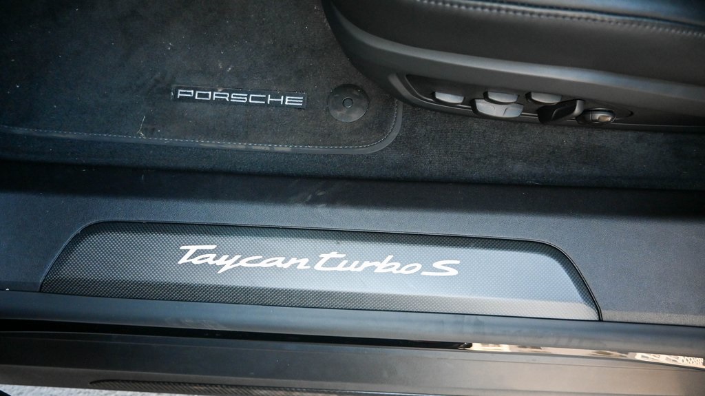 2024 Porsche Taycan Turbo S 28