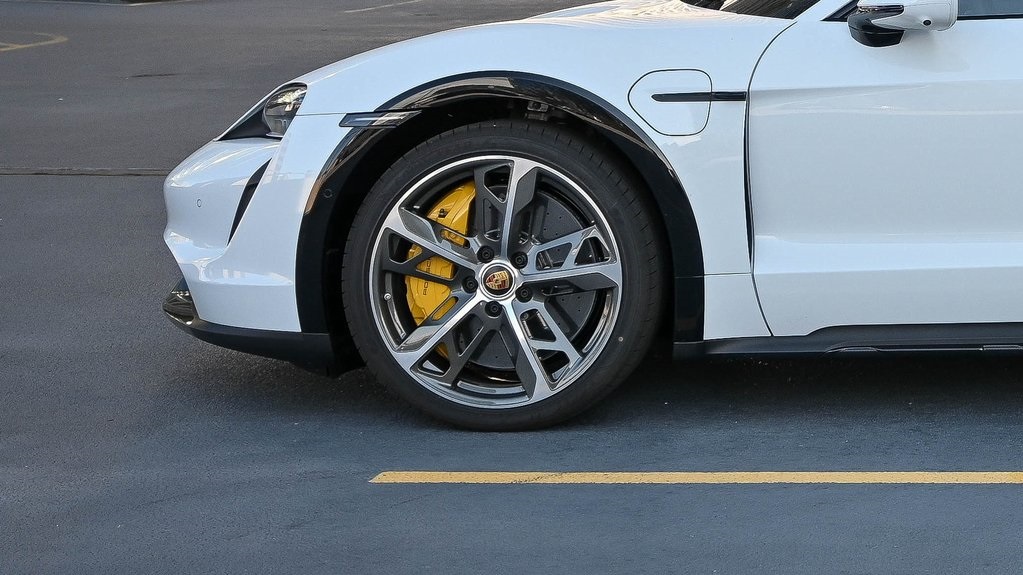 2024 Porsche Taycan Cross Turismo Turbo S 5