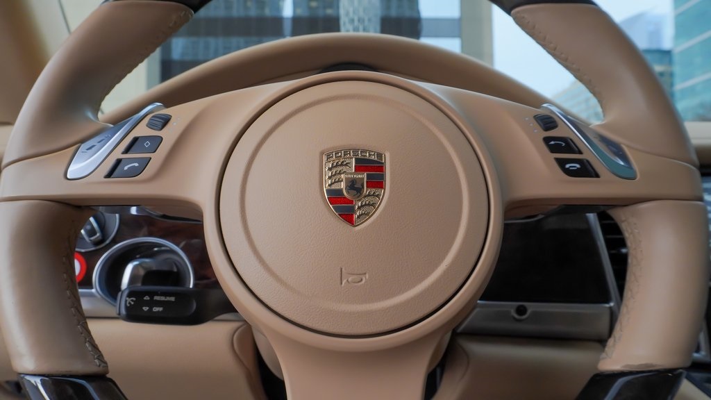 2015 Porsche Panamera 4 23