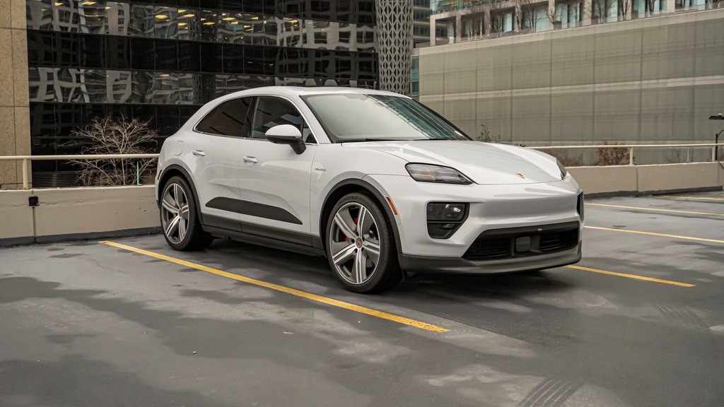 2025 Porsche Macan Electric 4S 3