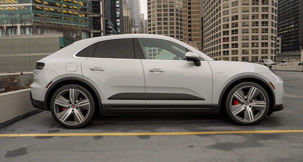 2025 Porsche Macan Electric 4S 4