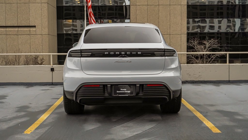 2025 Porsche Macan Electric 4S 7