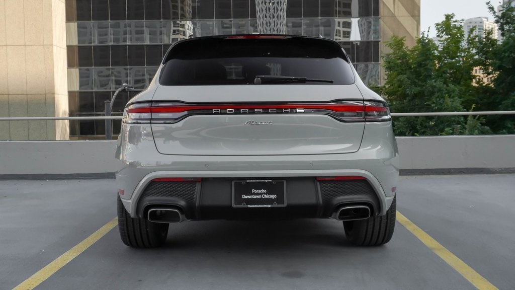 2025 Porsche Macan  4