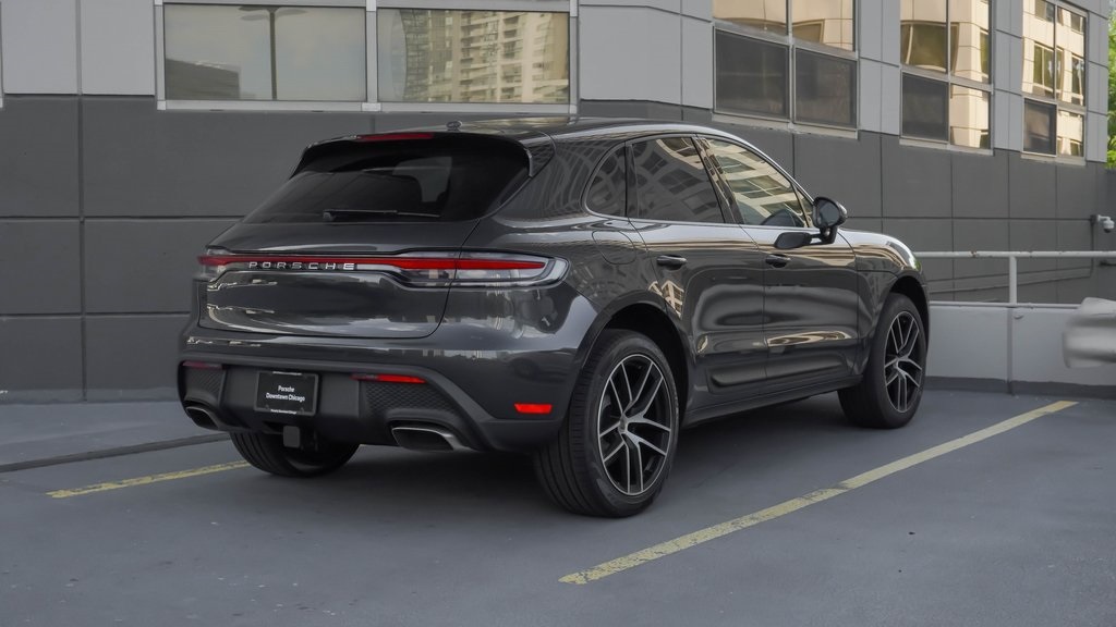 2025 Porsche Macan  3