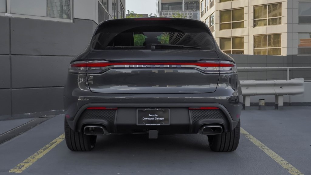 2025 Porsche Macan  4